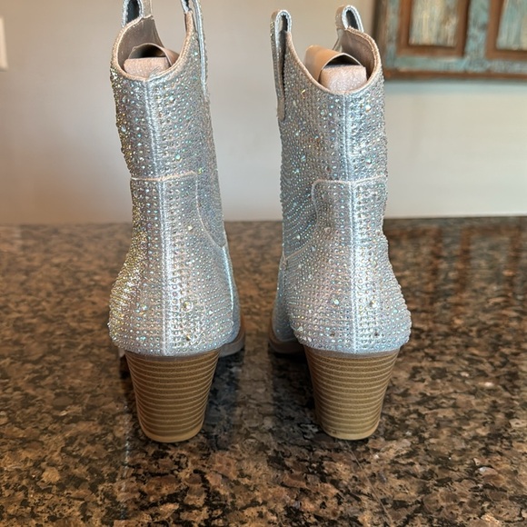 Forever embellished Sparkling Silver Western block heel Ankle Boots NWOT 10 - Picture 6 of 10